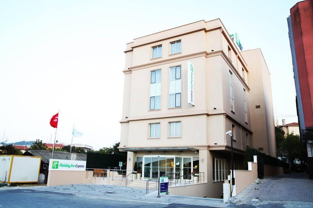 Holiday Inn Express Istanbul-Altunizade, An Ihg Hotel Exterior photo